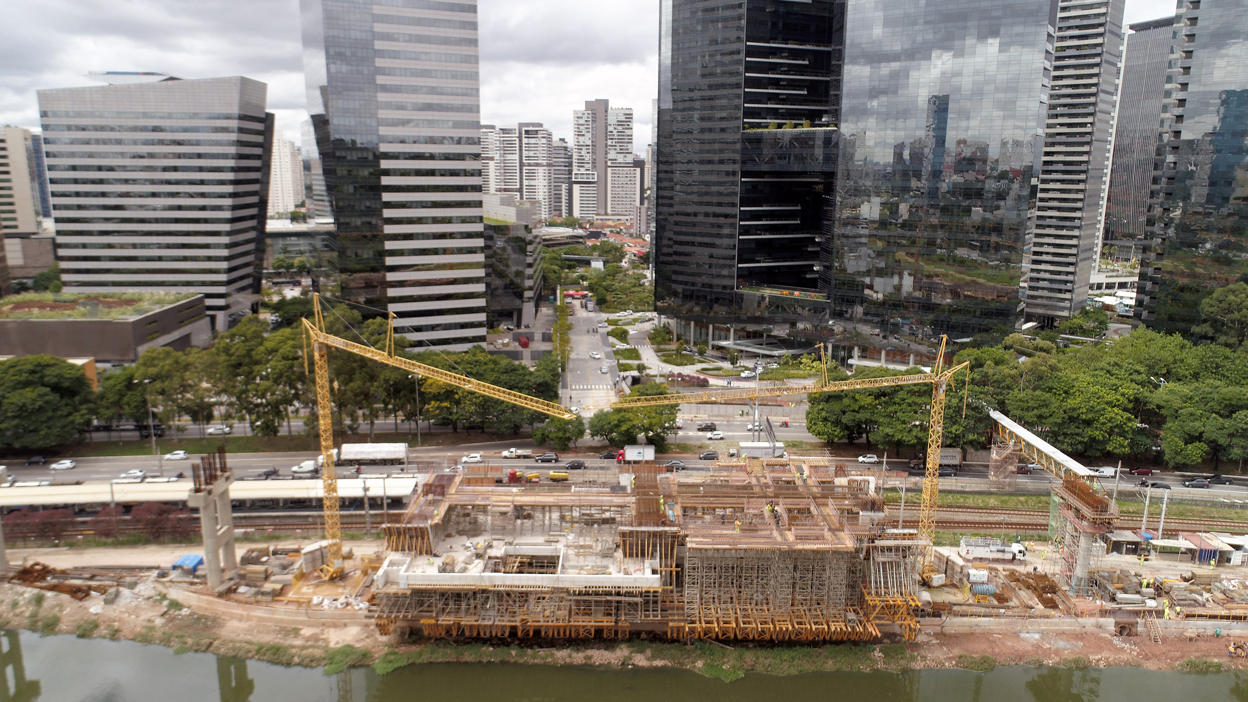 Construção linha 17